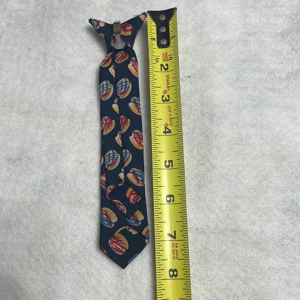 Small child clip tie.